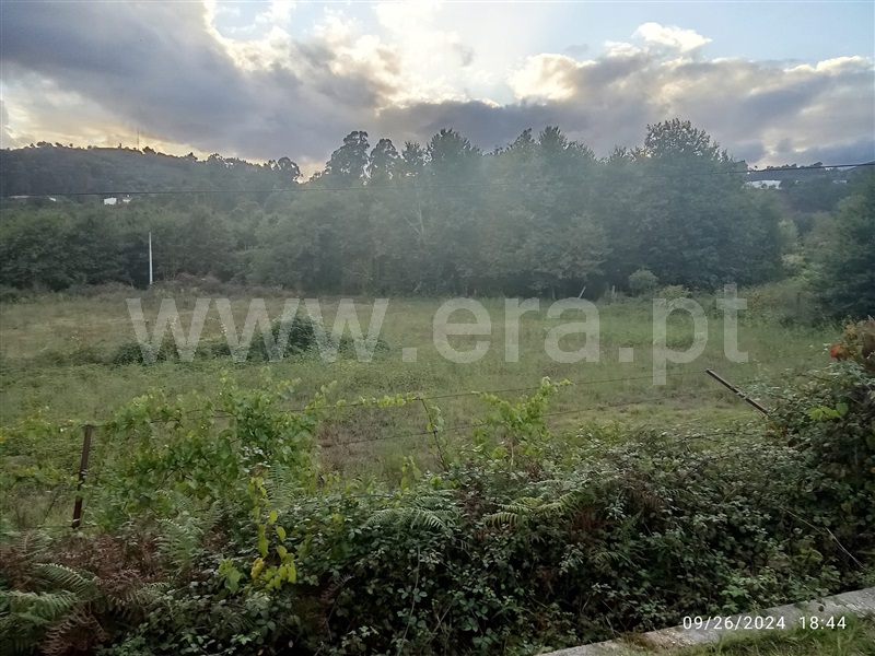 Terreno / Arcos de Valdevez, Guilhadeses e Santar