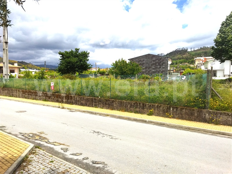 Terreno / Baião, Ancede e Ribadouro