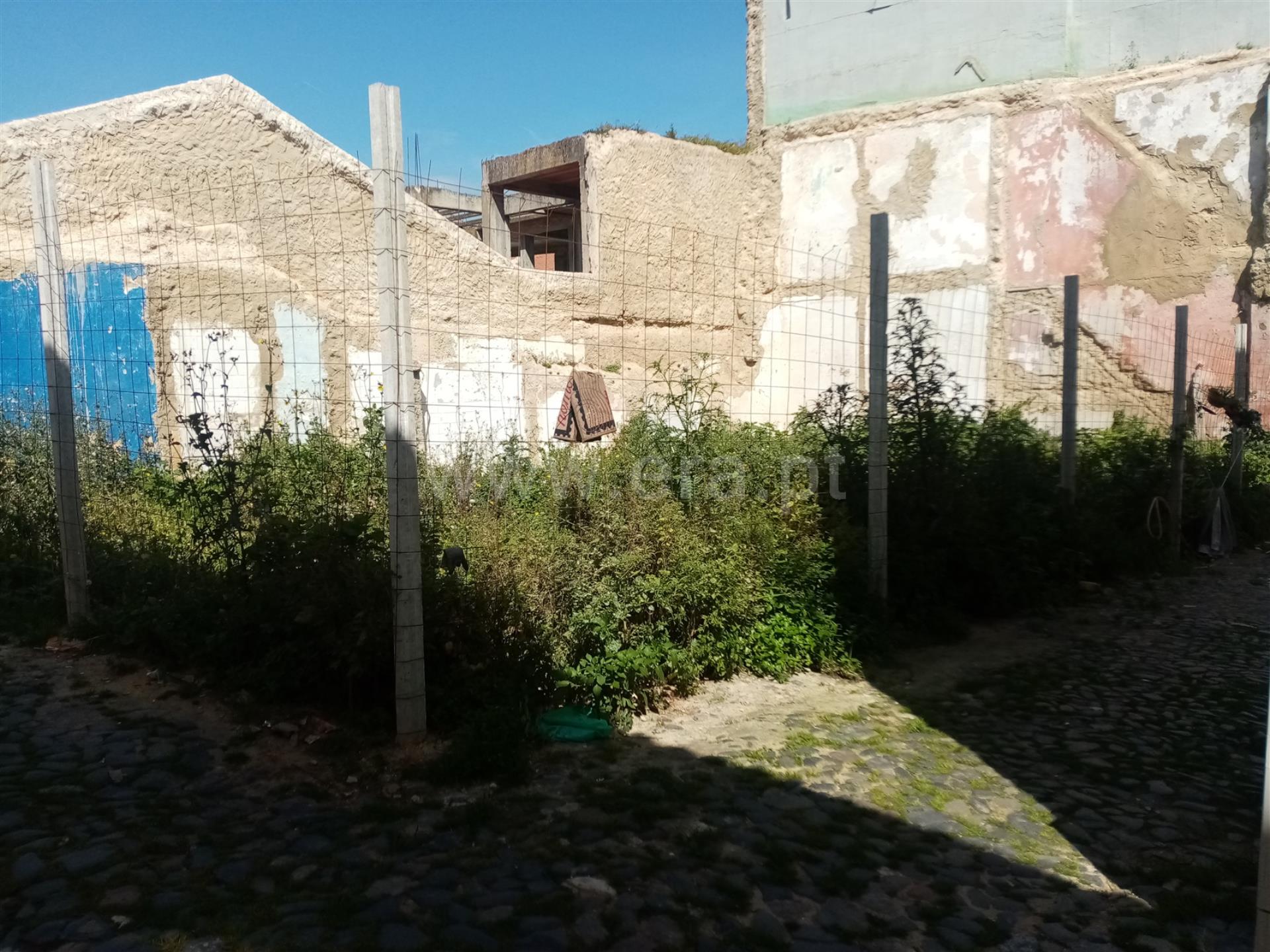 Land for sale in Barreiro, Portugal — €179,000