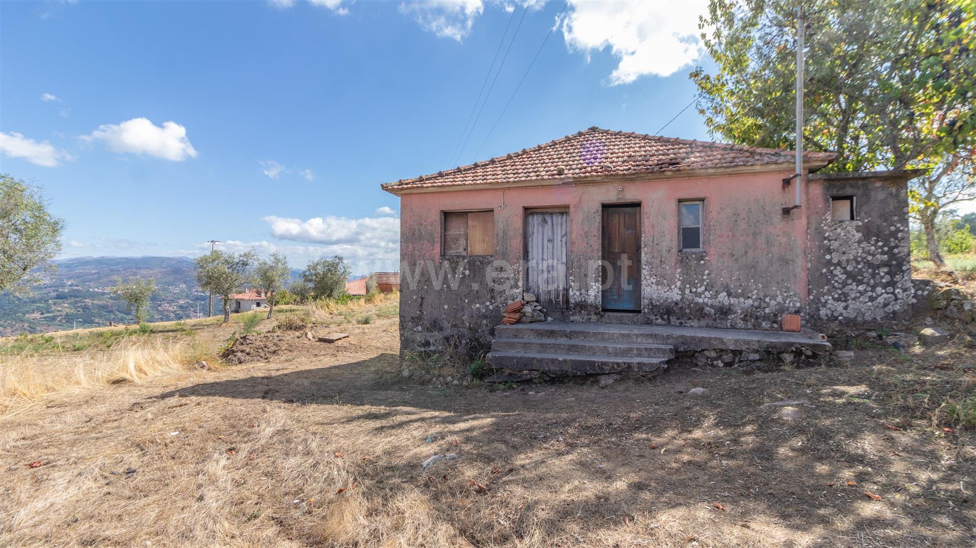 Land for sale in Cinfães, Portugal — €282,000