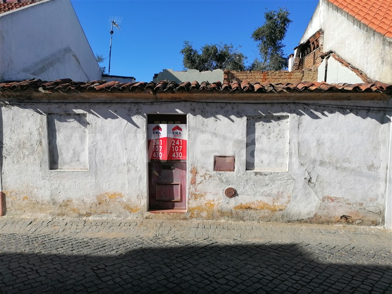 Terreno com ruina / Abrantes, Rossio ao Sul do Tejo