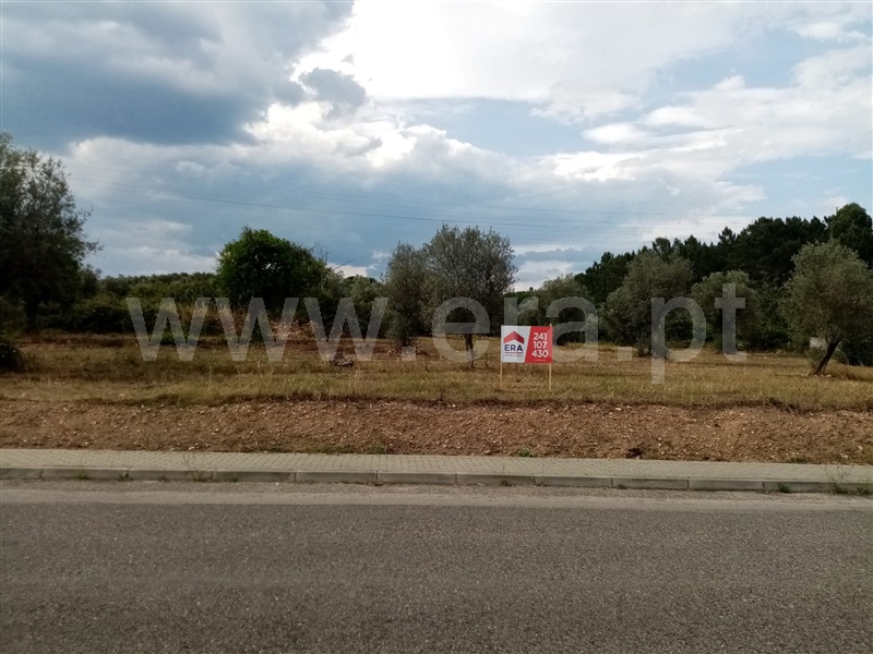 Terreno com ruina / Abrantes, Tapadão