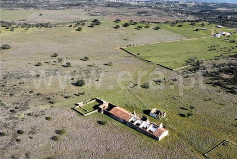 Terreno com ruina / Alandroal, Alentejo