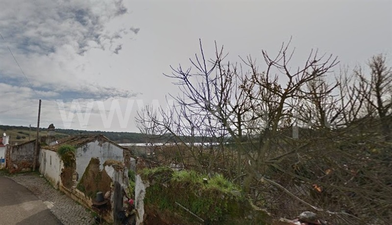 Terreno com ruina / Alcácer do Sal, Torrão