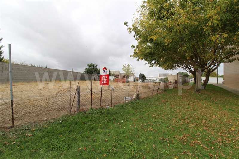 Terreno com ruina / Alcochete, São Francisco