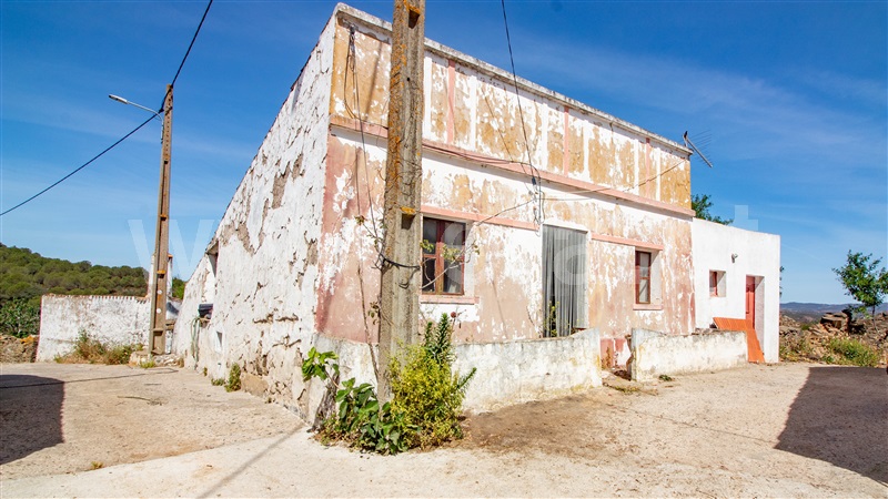 Terreno com ruina / Alcoutim, Alcoutim e Pereiro