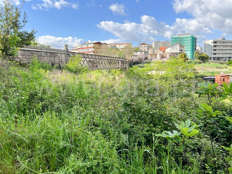 Terreno com ruina  Amarante, Amarante (São Gonçalo), Madalena, Cepelos e Gatão - 1234912 - 2