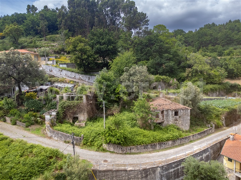 Terreno com ruina / Amares, Termas de Caldelas