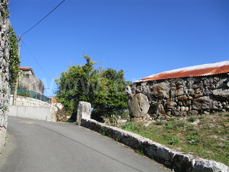Terreno com ruina  Arcos de Valdevez, Padreiro (Salvador e Santa Cristina) - 989359 - 2