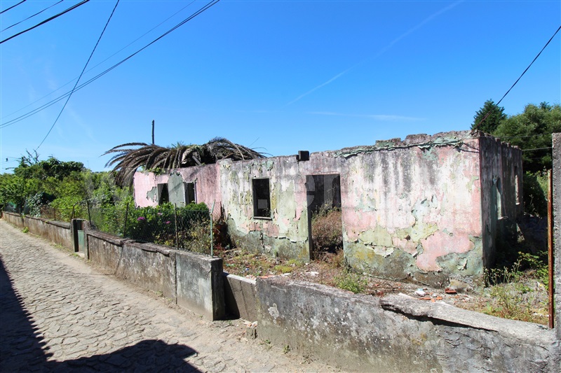 Terreno com ruina / Barcelos, Arcozelo