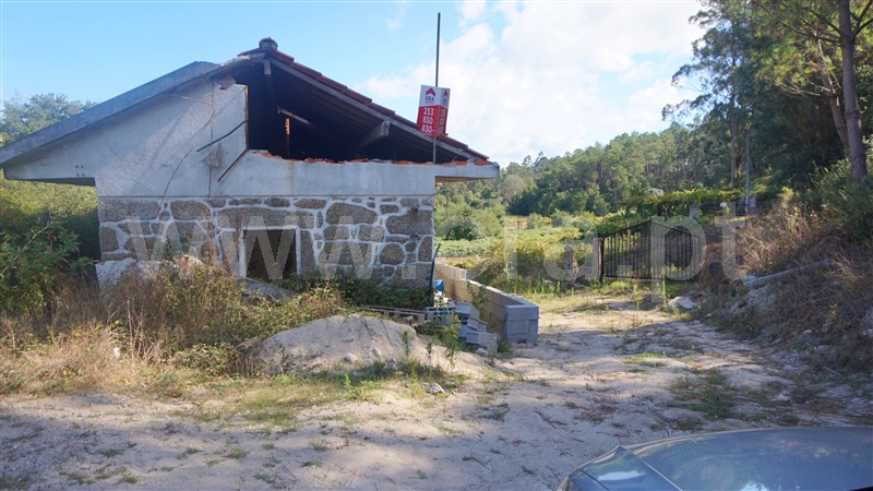 Terreno com ruina / Barcelos, Gilmonde