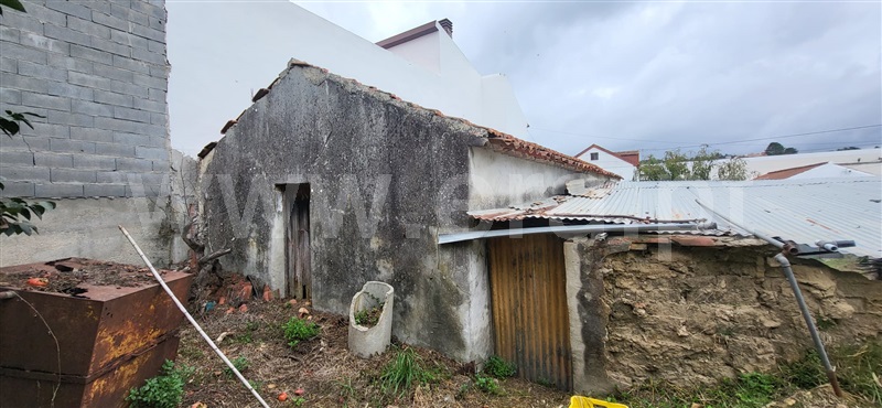 Moradia Estúdio / Caldas da Rainha, Salir de Matos