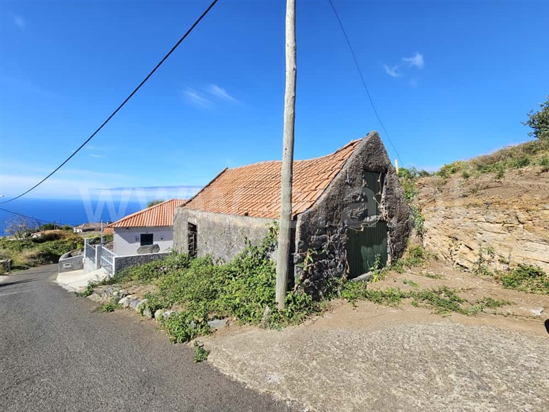 Terreno com ruina / Calheta (Madeira), Ponta do Pargo