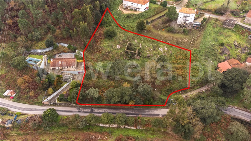 Terreno com ruina / Caminha, Venade e Azevedo