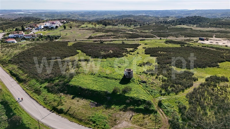Terreno com ruina / Castro Marim, Azinhal