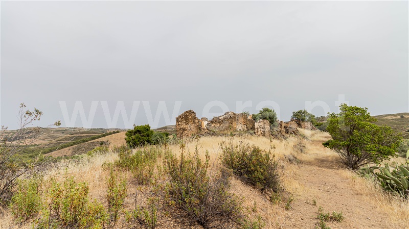 Terreno com ruina / Castro Marim, Cerro do Enho