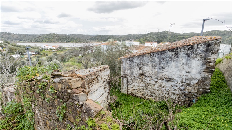 Terreno com ruina / Castro Marim, Foz de Odeleite