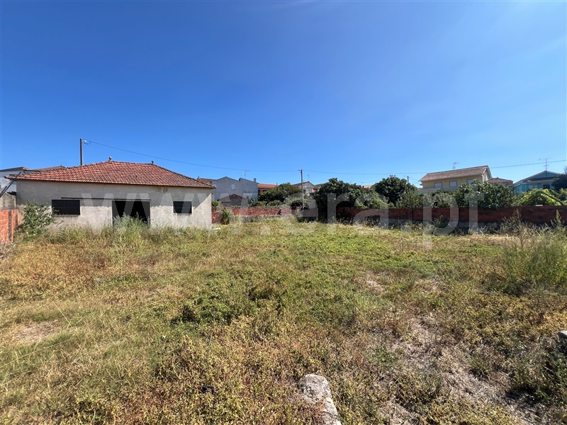 Terreno com ruina / Chaves, Vila Nova de Veiga