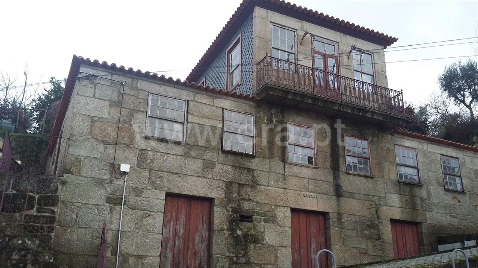 Land for sale in Cinfães, Portugal — €293,000