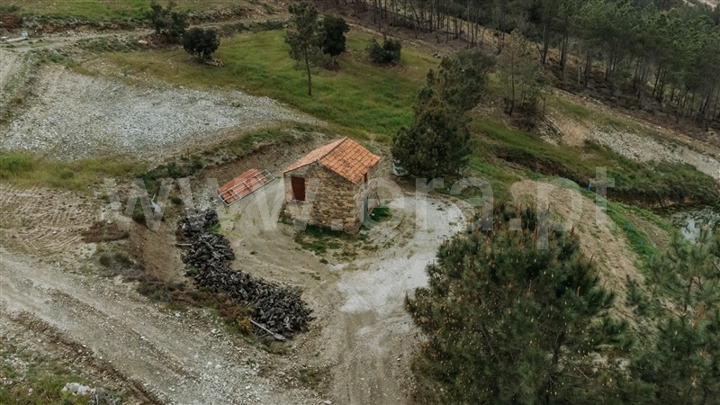 Terreno com ruina / Covilhã, Erada