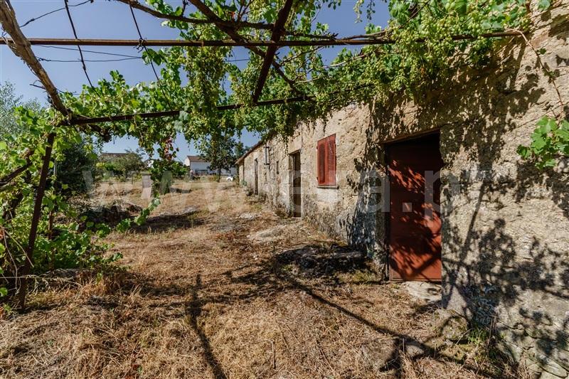 Terreno com ruina / Covilhã, Peraboa