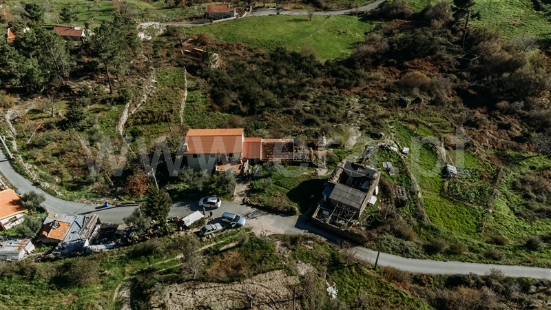 Terreno com ruina / Covilhã, Vila do Carvalho