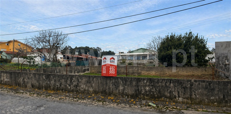 Terreno com ruina / Espinho, Anta e Guetim