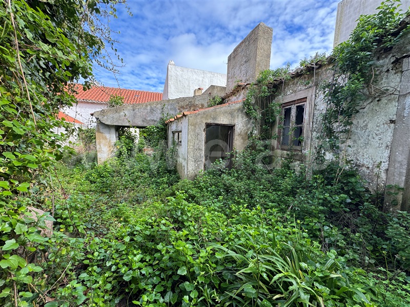 Terreno com ruina T1 / Sintra, Almoçageme