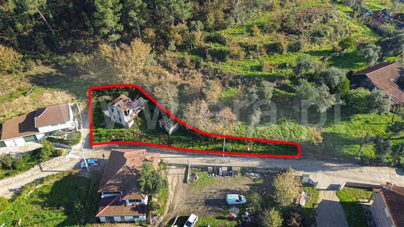 Terreno com ruina / Felgueiras, Jugueiros
