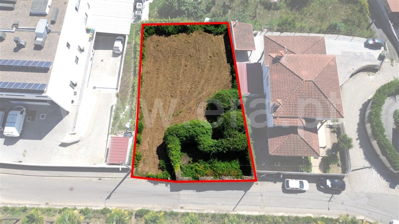 Terreno com ruina / Felgueiras, Margaride (Santa Eulália), Várzea, Lagares, Varziela e Moure