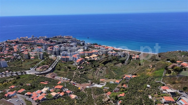 Terreno com ruina / Funchal, São Martinho