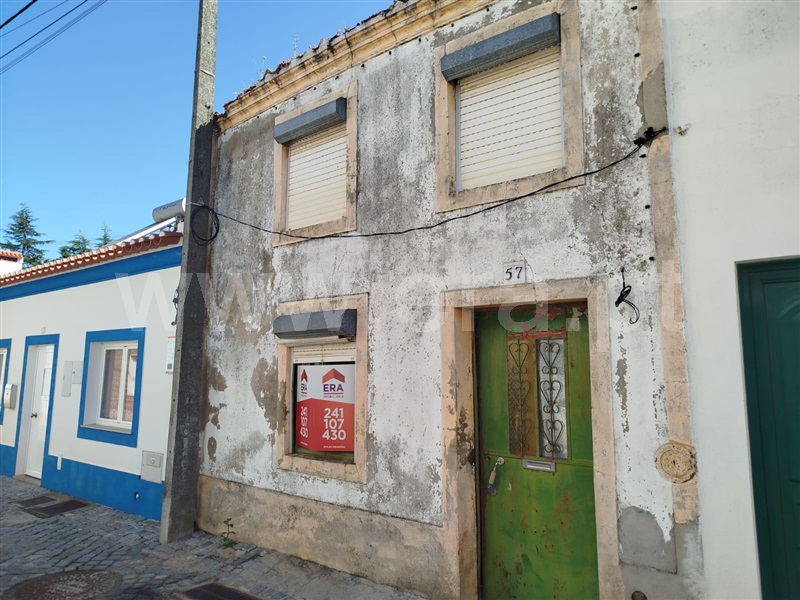 Terreno com ruina / Gavião, Gavião e Atalaia
