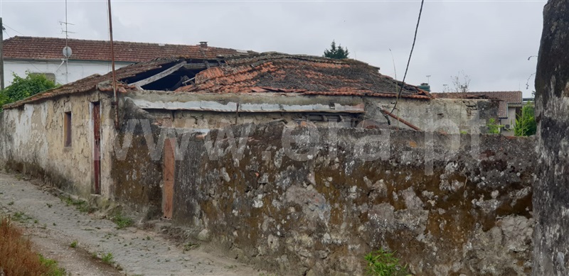 Terreno com ruina / Gondomar, Valbom Zona 1