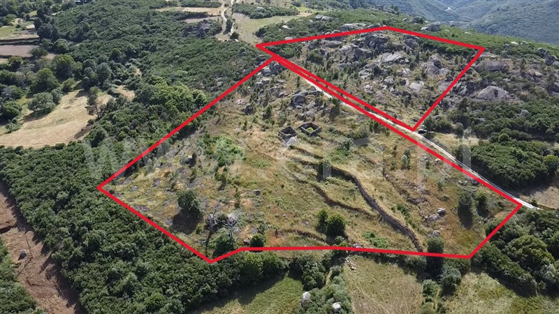 Terreno com ruina / Guarda, Trinta