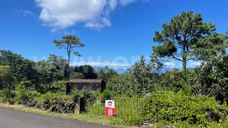 Terreno com ruina / Lajes do Pico, Piedade
