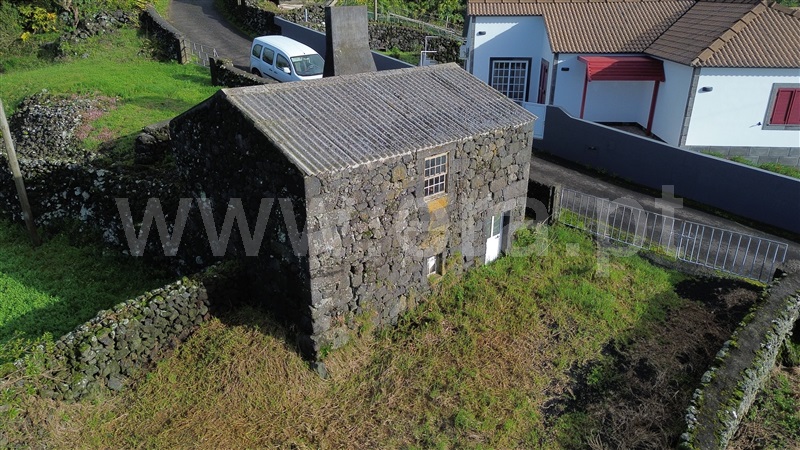 Terreno com ruina / Lajes do Pico, Piedade