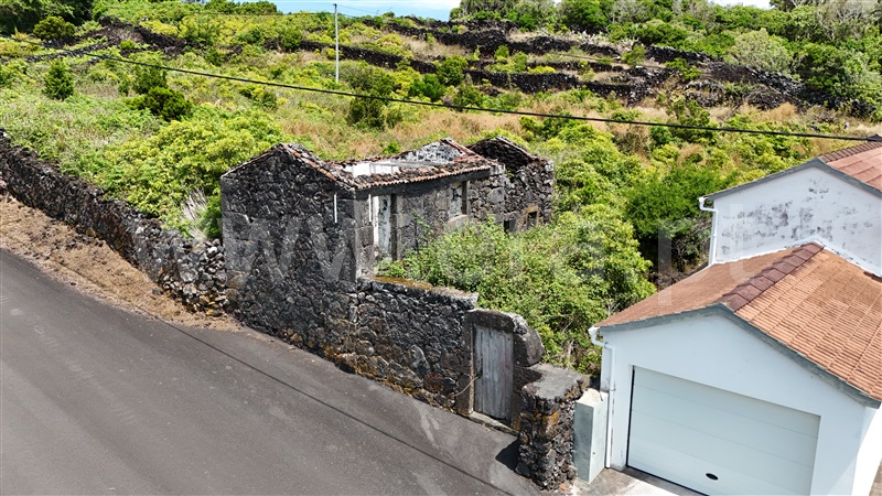 Terreno com ruina / Lajes do Pico, Piedade