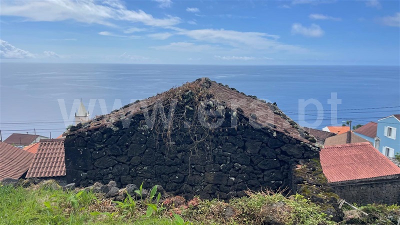 Terreno com ruina / Lajes do Pico, Ribeiras