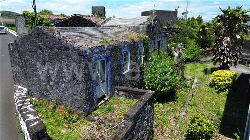 Terreno com ruina / Lajes do Pico, Ribeirinha