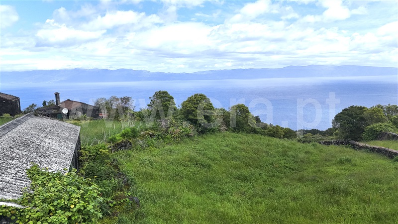 Terreno com ruina / Lajes do Pico, Ribeirinha