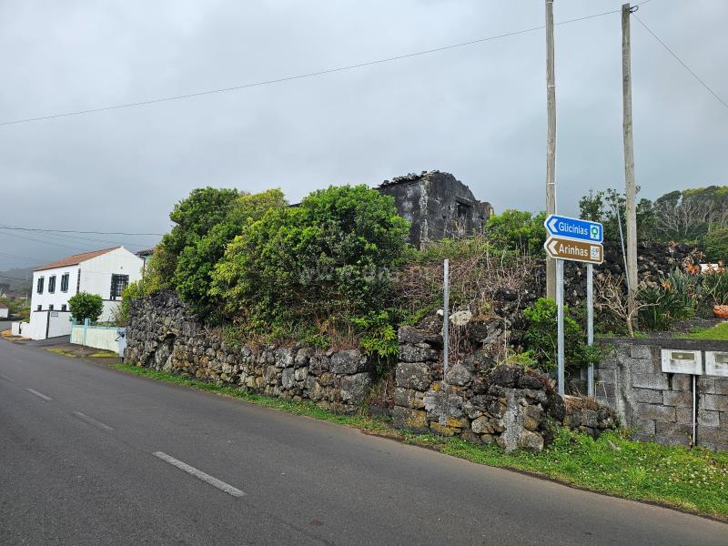 Terreno com ruina / Lajes do Pico, São João