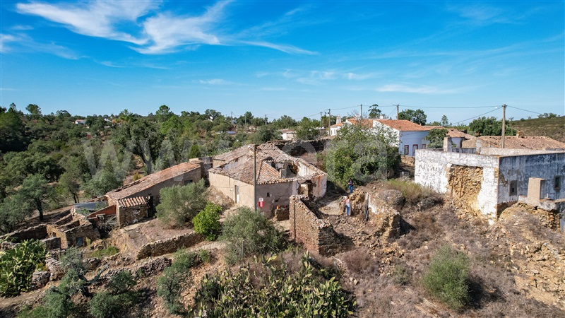 Terreno com ruina / Loulé, Ameixial