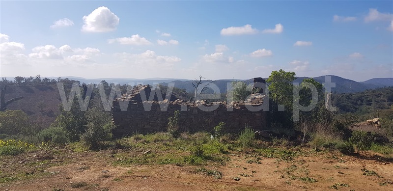 Terreno com ruina / Loulé, Salir