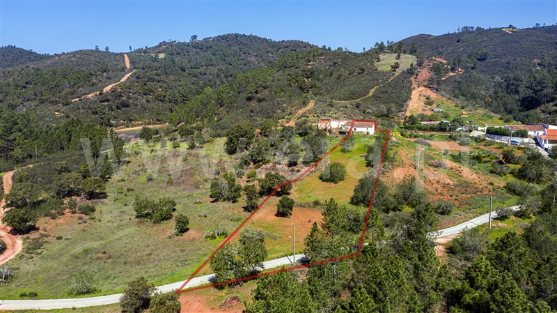 Terreno com ruina / Loulé, Salir