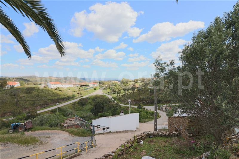 Terreno com ruina / Loulé, Salir