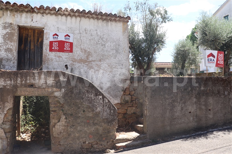 Terreno com ruina / Mação, Penhascoso