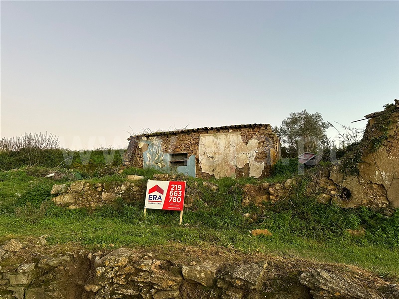 Terreno com ruina / Mafra, Barras