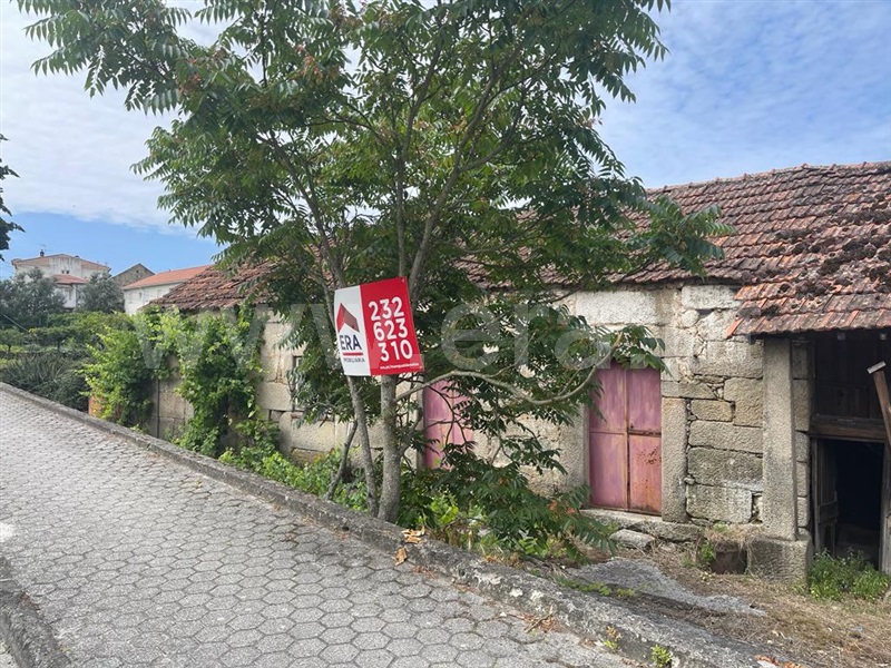 Terreno com ruina / Mangualde, Mangualde, Mesquitela e Cunha Alta