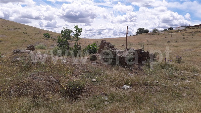 Terreno com ruina / Mértola, Santana de Cambas