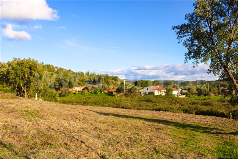 Terreno com ruina / Monchique, Alferce